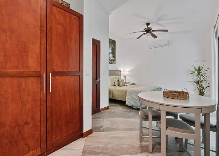Snorkel Paradise Condo, Pool, Steps To The Holiday home *