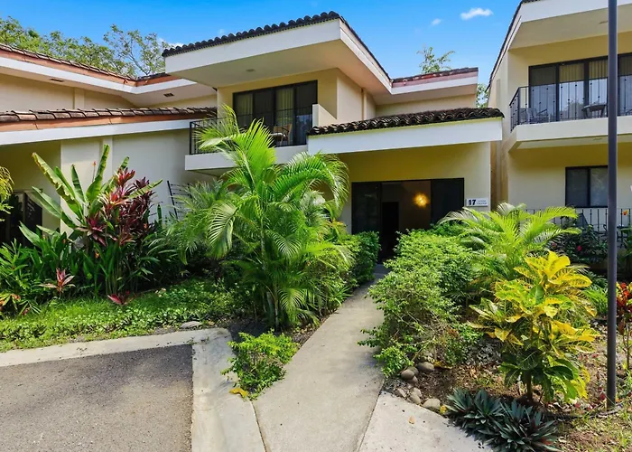 Snorkel Paradise Condo, Pool, Steps To The Holiday home Playa Ocotal